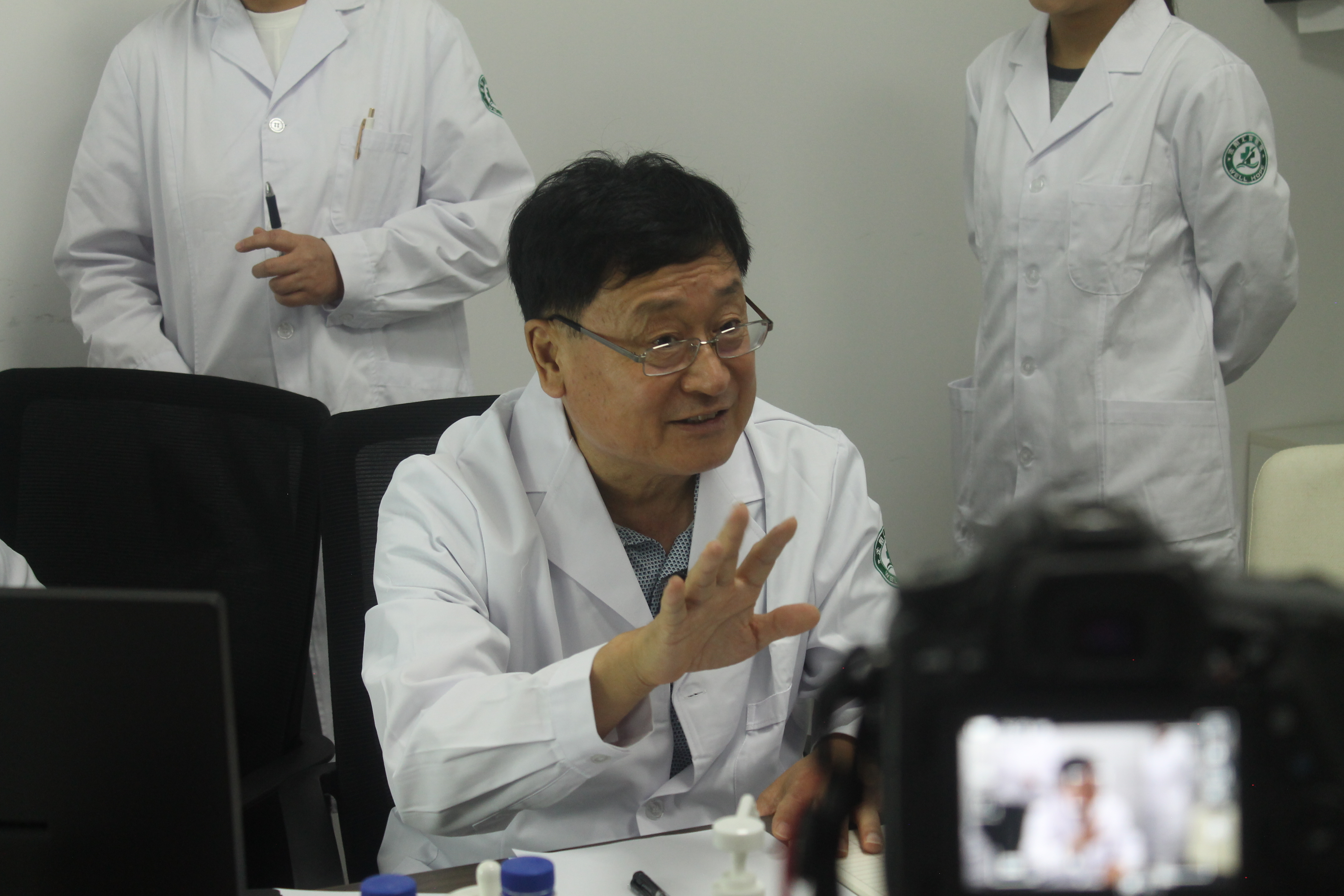 于保法教授抵达沈阳汇智医院出诊
